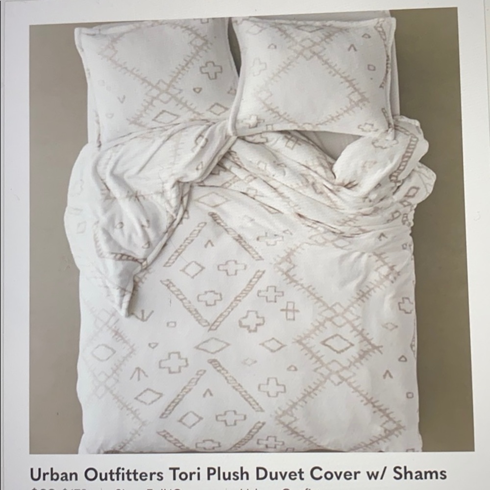 Urban Outfitters Tori Plush Duvet Cover w/ Shams